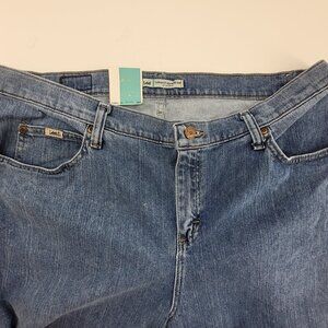 VTG Lee Jeans Women's 16w Blue Relaxed Fit At the Waist Straight Leg NOS